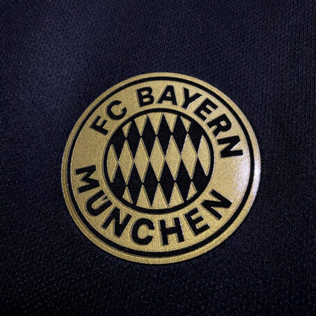 Camisa Bayern de Munique - Preta e Dourado 21/22 - Imagem 11