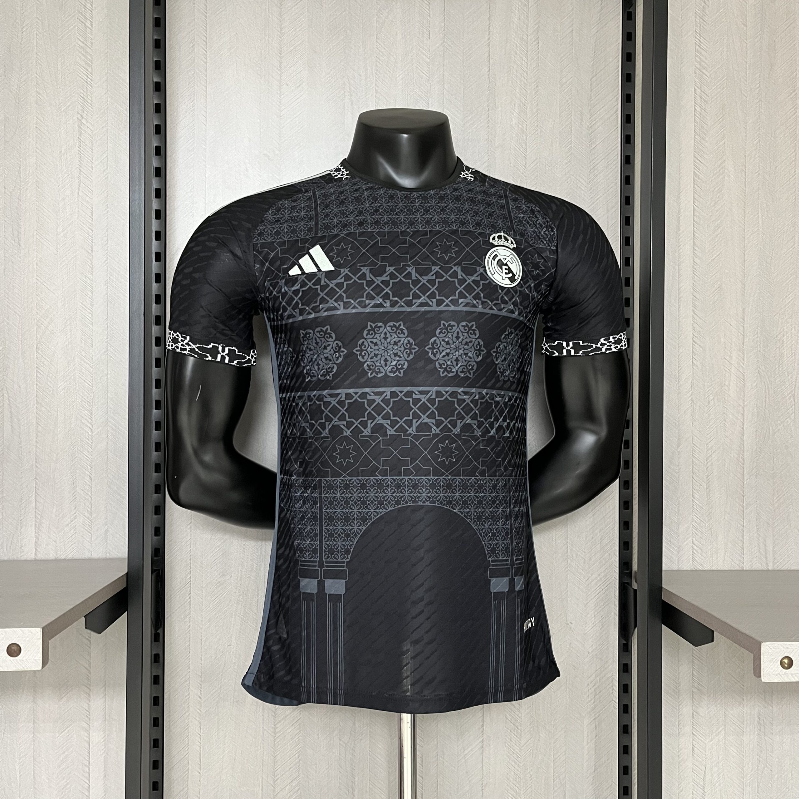 Camisa Real Madrid Edição Especial – Modelo Jogador – Preta – 24/25