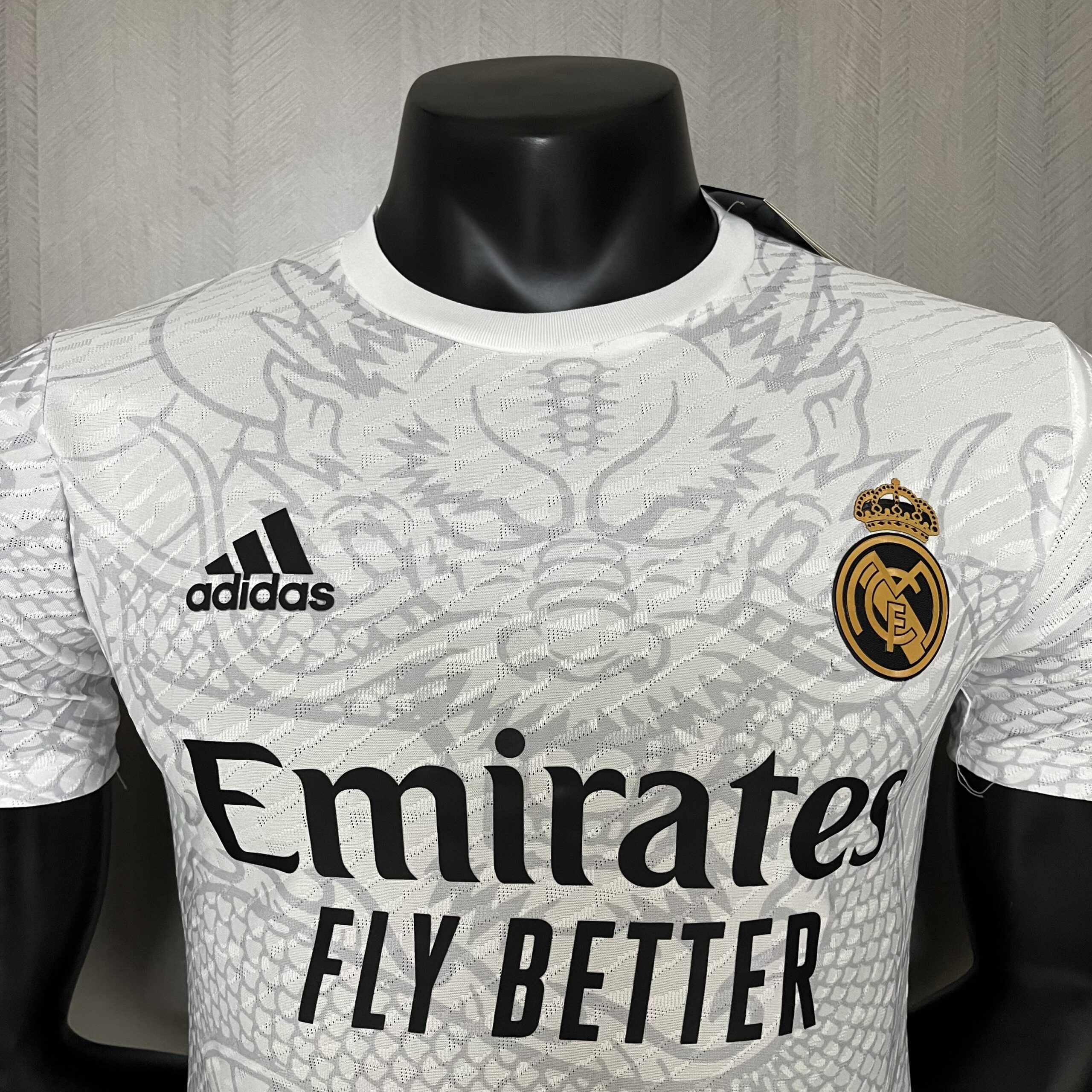 Camisa Real Madrid Edição Especial Dragão – Modelo Jogador – Branca – 24/25