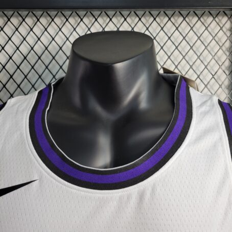 Camisa Regata NBA Los Angeles Lakers - Branca/Roxa - #24 Bryant - 23/24 - Imagem 3