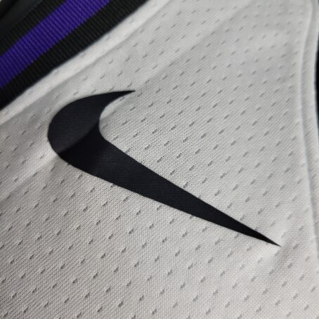 Camisa Regata NBA Los Angeles Lakers - Branca/Roxa - #24 Bryant - 23/24 - Imagem 4