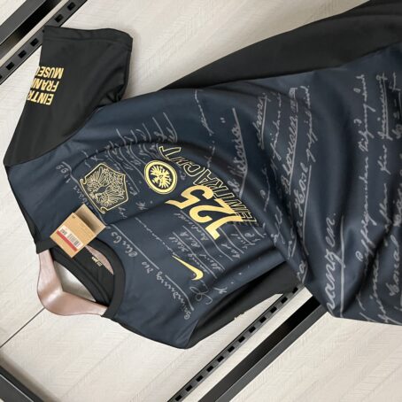 Camisa Eintracht Frankfurt Edição Especial - Preta - 24/25 - Imagem 6