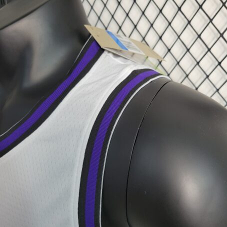 Camisa Regata NBA Los Angeles Lakers - Branca/Roxa - #24 Bryant - 23/24 - Imagem 5