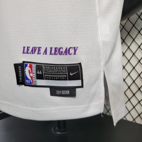 Camisa Regata NBA Los Angeles Lakers - Branca/Roxa - #24 Bryant - 23/24 - Imagem 6