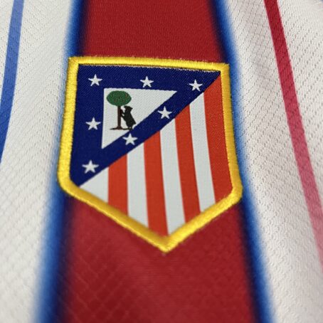 Camisa Atlético de Madrid - Infantil – Branca/Vermelha – 24/25 - Imagem 3