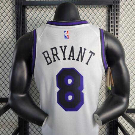 Camisa Regata NBA Los Angeles Lakers - Branca/Roxa - #8 Bryant - 23/24 - Imagem 7