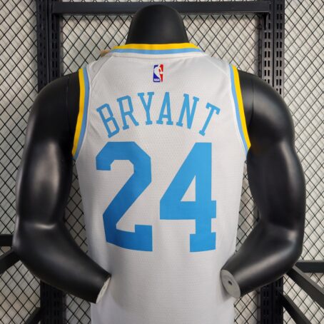Camisa Regata NBA Los Angeles Lakers – Branca/Azul – #24 Bryant – 23/24 - Imagem 7